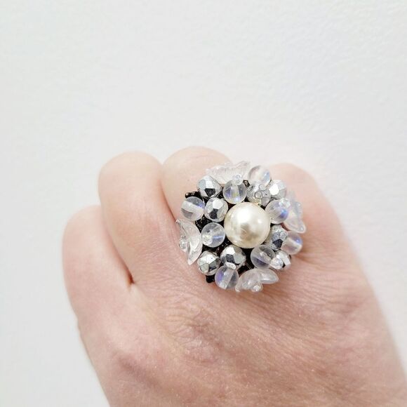 3/$20 Vintage White Pearl Flower Adjustable Ring - Picture 3 of 7